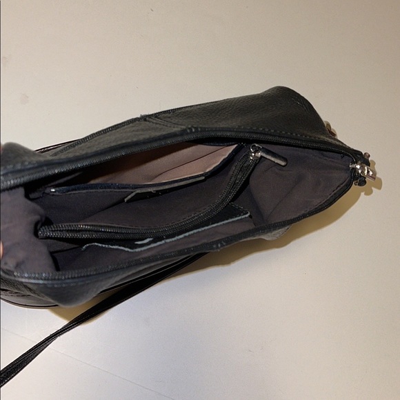 Vintage Black and Brown Italian Leather Crossbody Bucket Bag - Picture 6 of 11